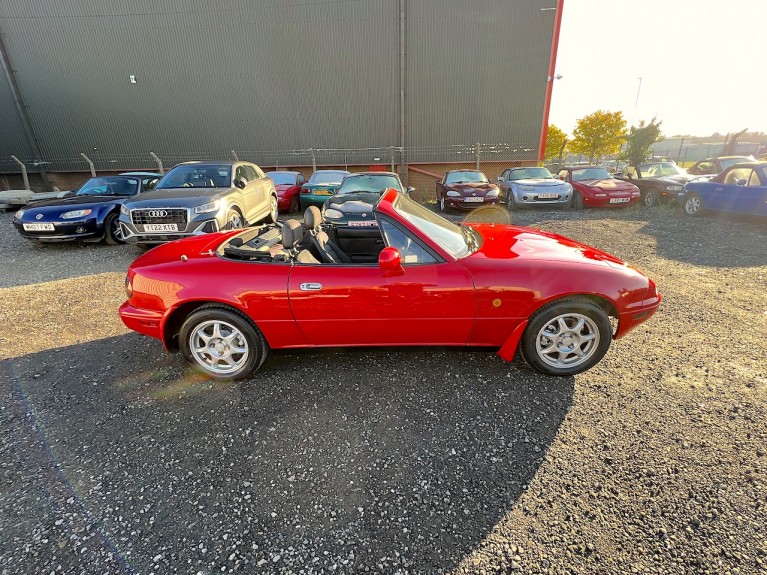 1994 Mazda MX-5 Mk1 1.8 (UK spec)