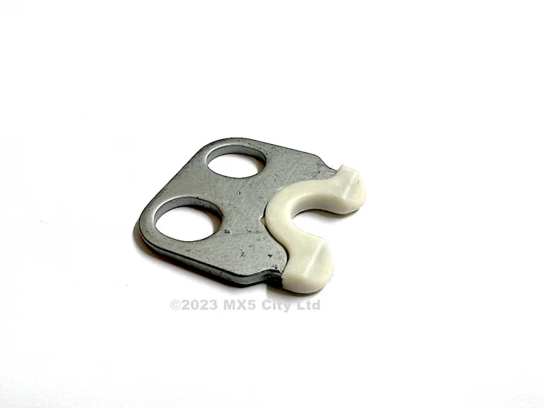 Hardtop rear locking plate