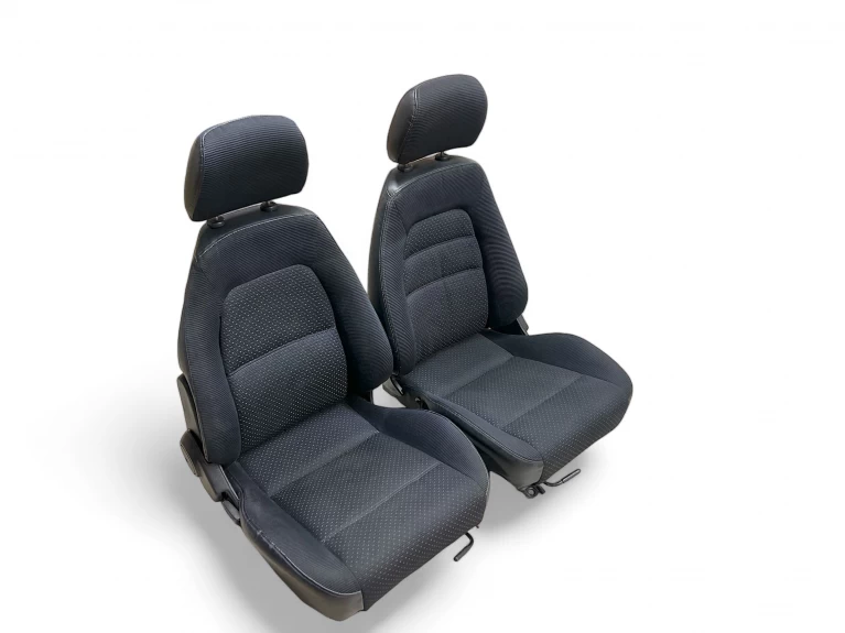 Black cloth seats NA